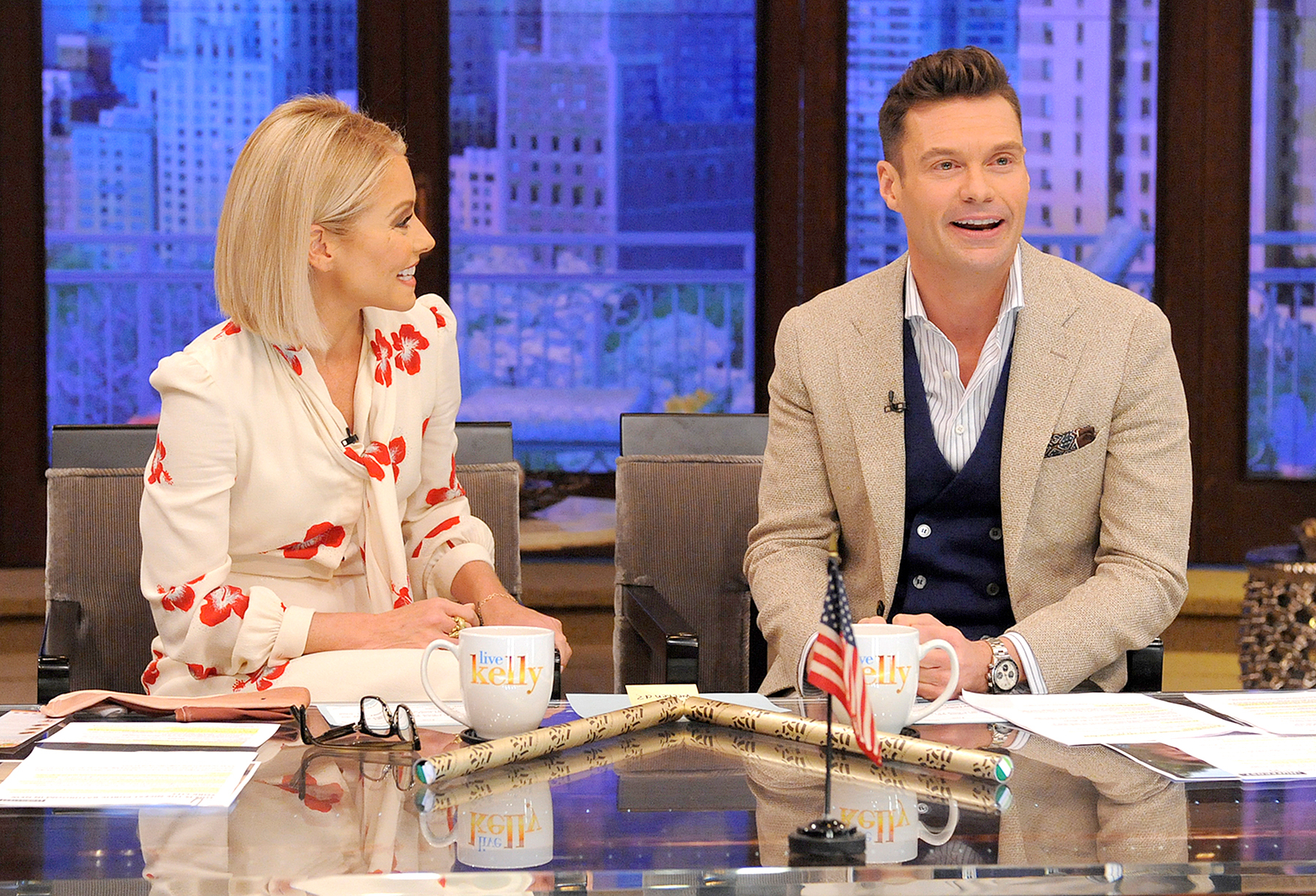 Kelly ripa ryan seacrest zoom 85c7180c c7c9 4dcc 868d de774251668b