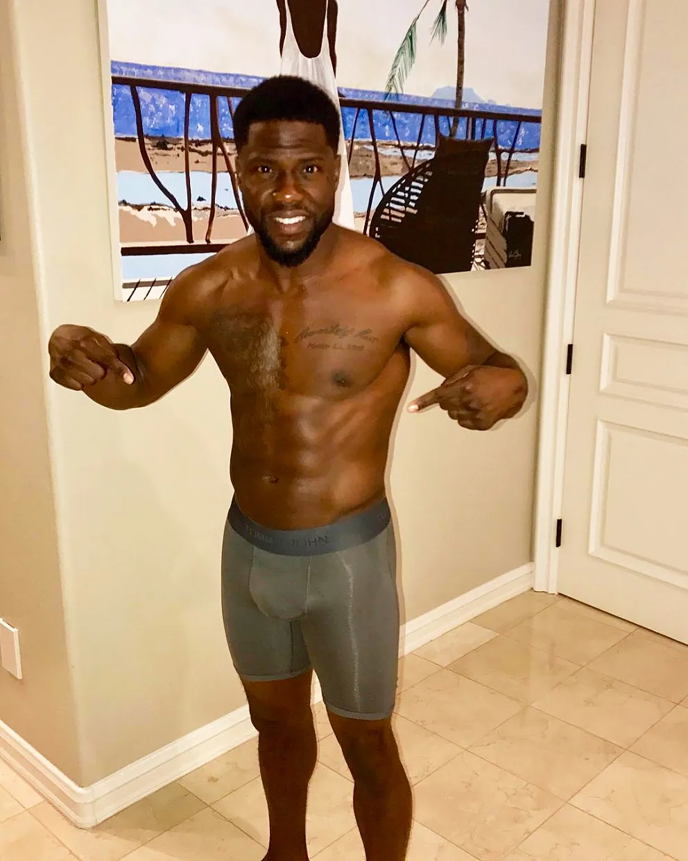 Kevin Hart shirtless