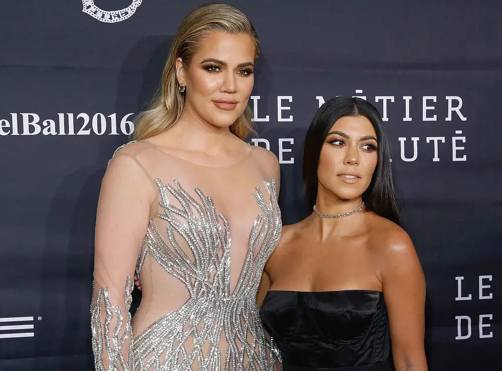 Khlo&eacute; Kardashian and Kourtney Kardashian