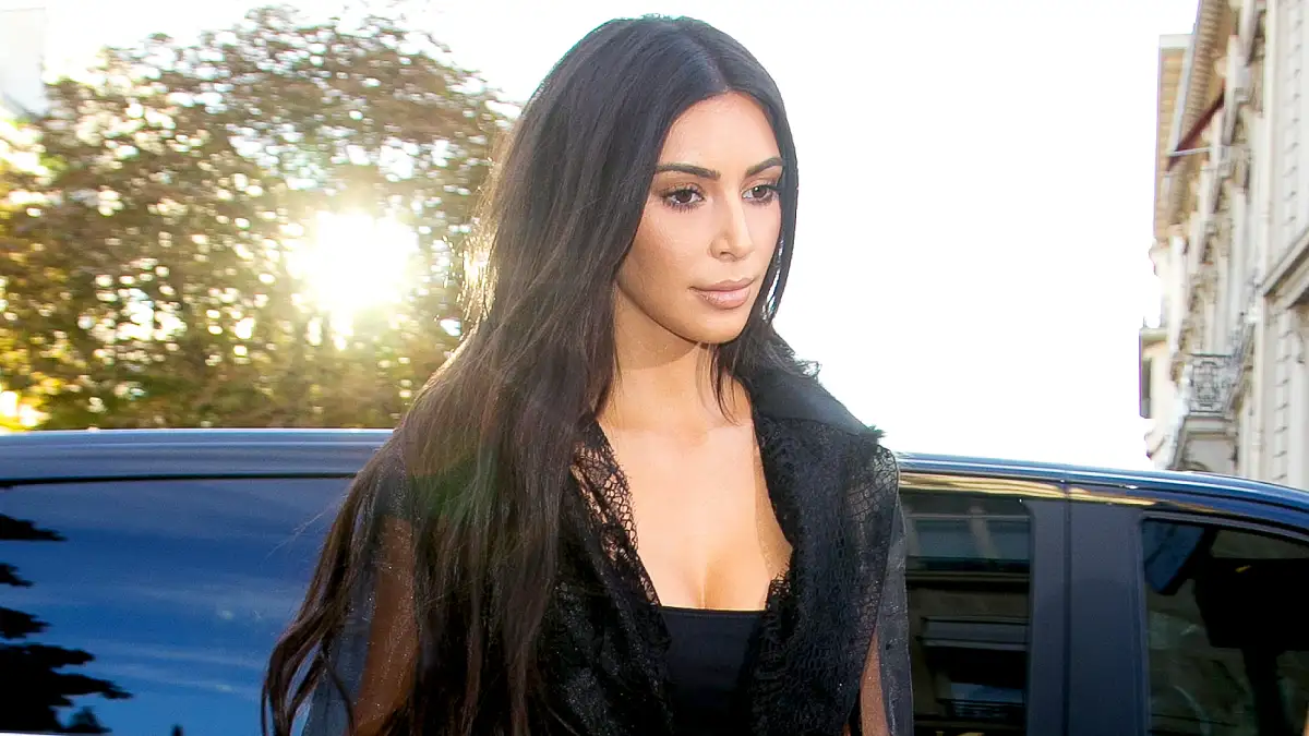 Kim Kardashian West arrives at 'L'Avenue' restaurant on September 28, 2016 in Paris, France.