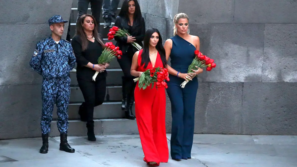 Kim khloe kardashian 1d864889 4114 461c a4cc c98573162b54