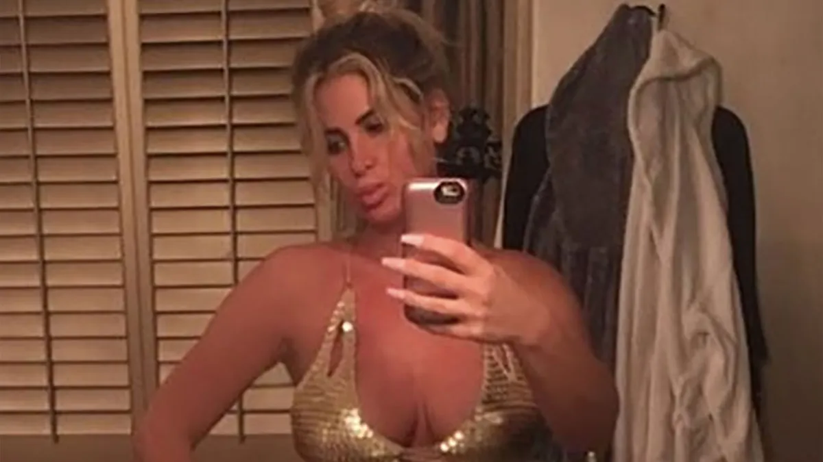 Kim Zolciak-Biermann flaunts her bikini body