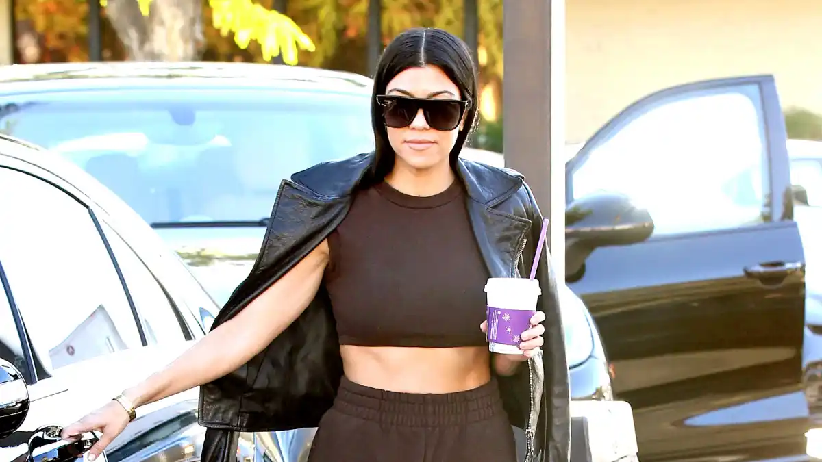 Kourtney Kardashian takes her daughter Penelope to Color Me Mine in Calabasas, California on December 1st, 2015