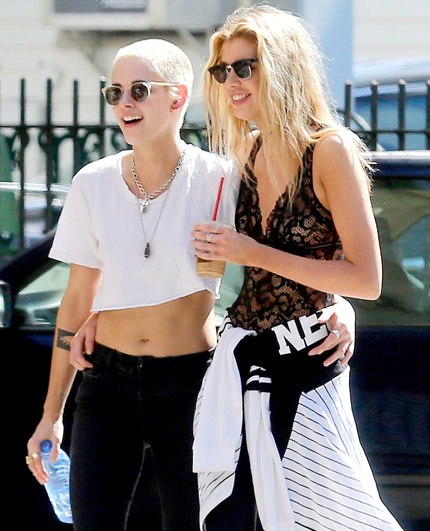 Kristen stewart stella maxwell zoom 402cc599 34c5 4e32 9330 b9d98b20134d