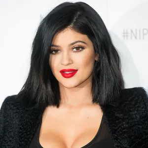 Kylie jenner zoom 81b3db42 80e8 4831 a51f 9ed72bc346e1