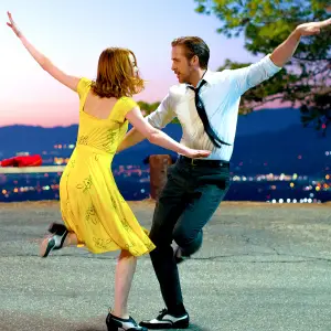 Sebastian (Ryan Gosling) and Mia (Emma Stone) in LA LA LAND.