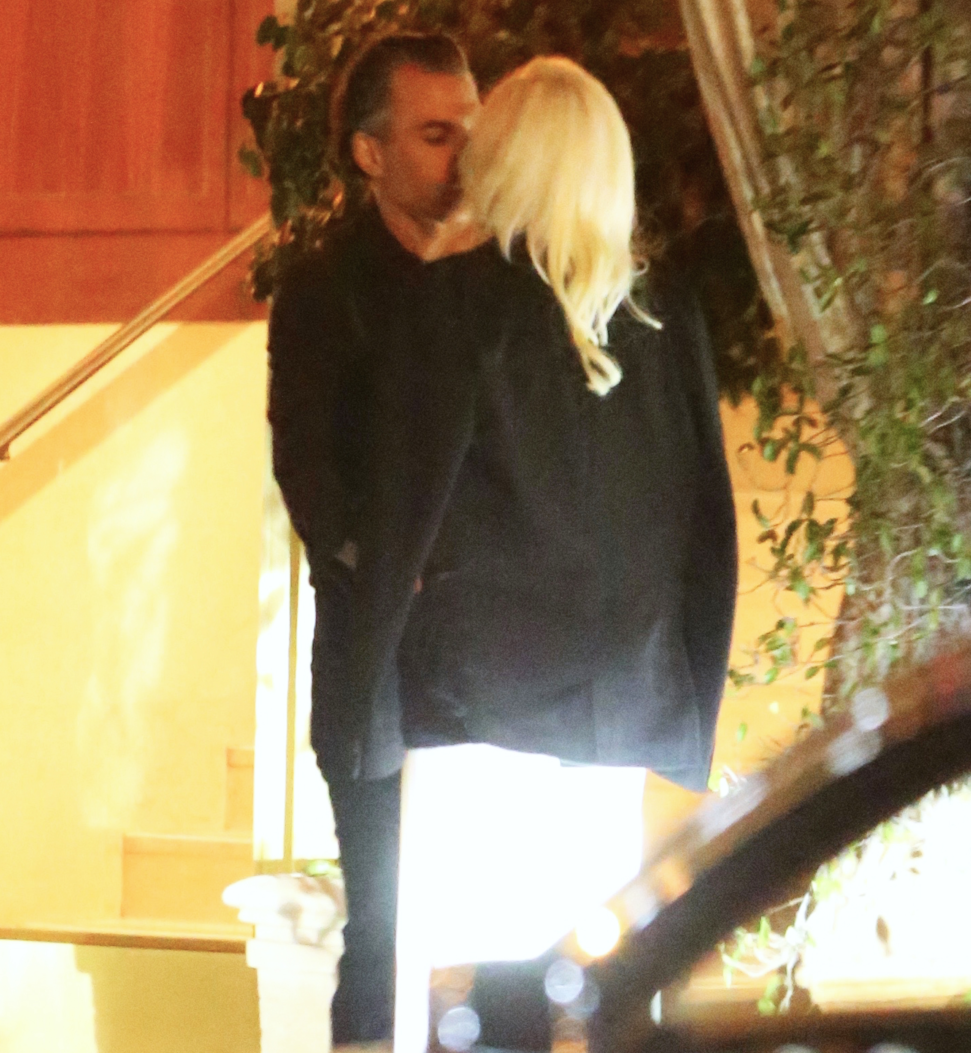 Lady gaga kiss 4eba5916 fb96 44bc 85b1 6b620e86ea7f