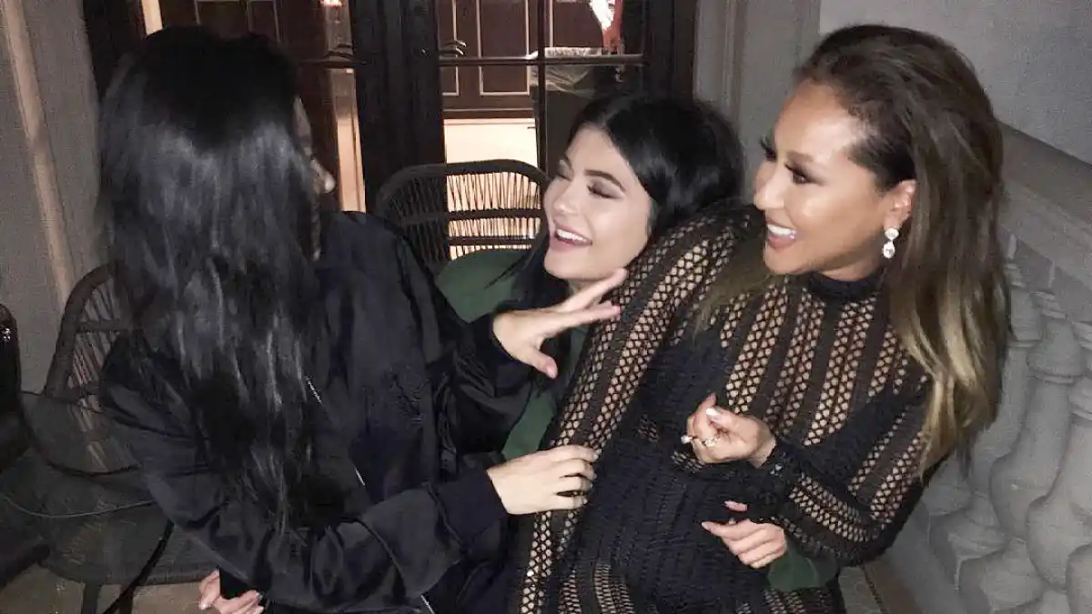 Laughing zoom f8cc865c 732d 440e aac6 eff7611cd75c