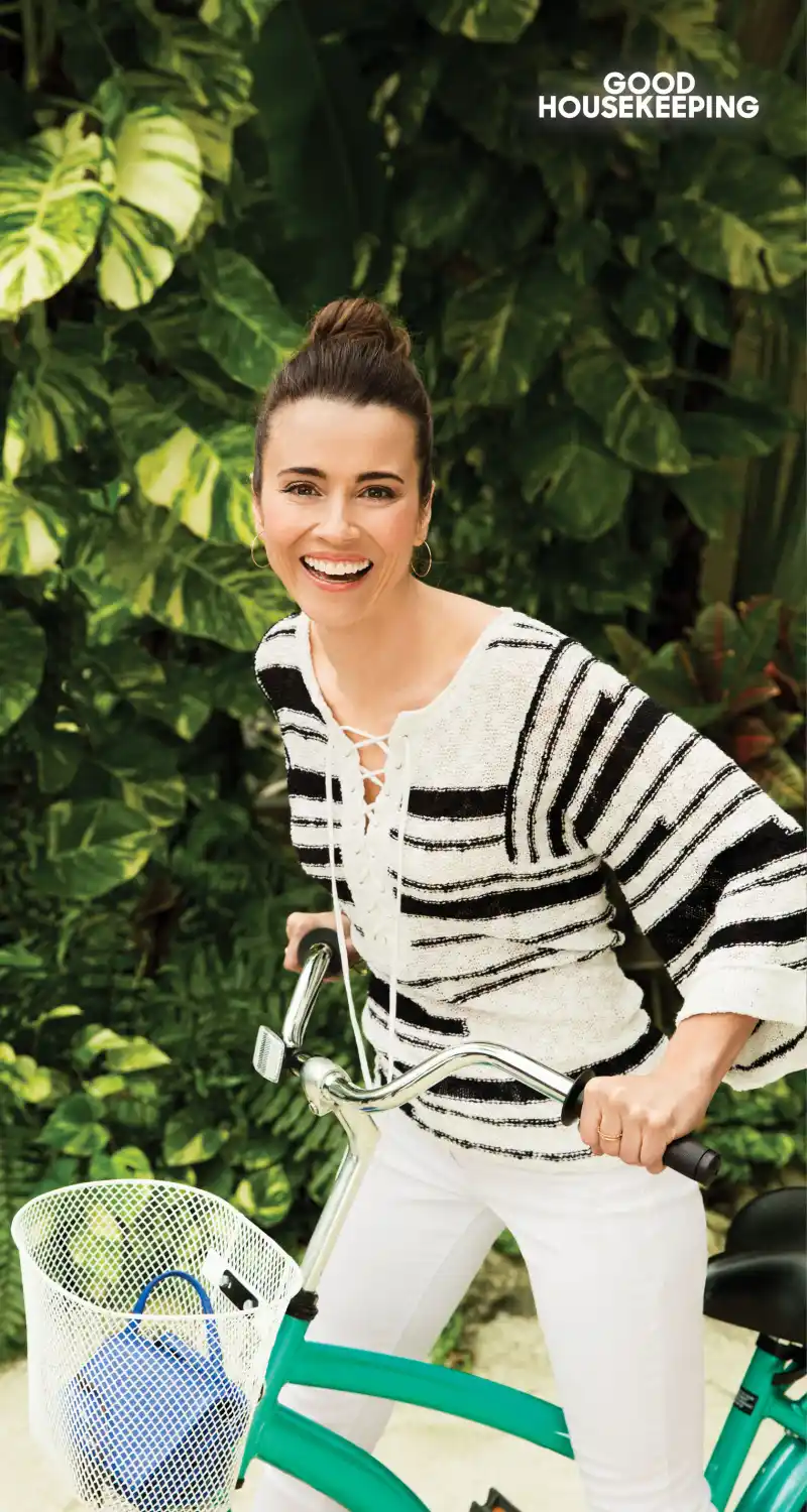 Linda cardellini bike f007cfff b34c 463d a0f3 848f0edf9505