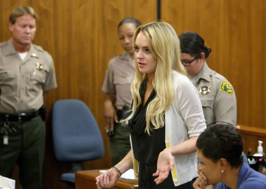 lindsay lohan, beverly hills courthouse, probation violation, no contest, drug, alcohol, traffic accident