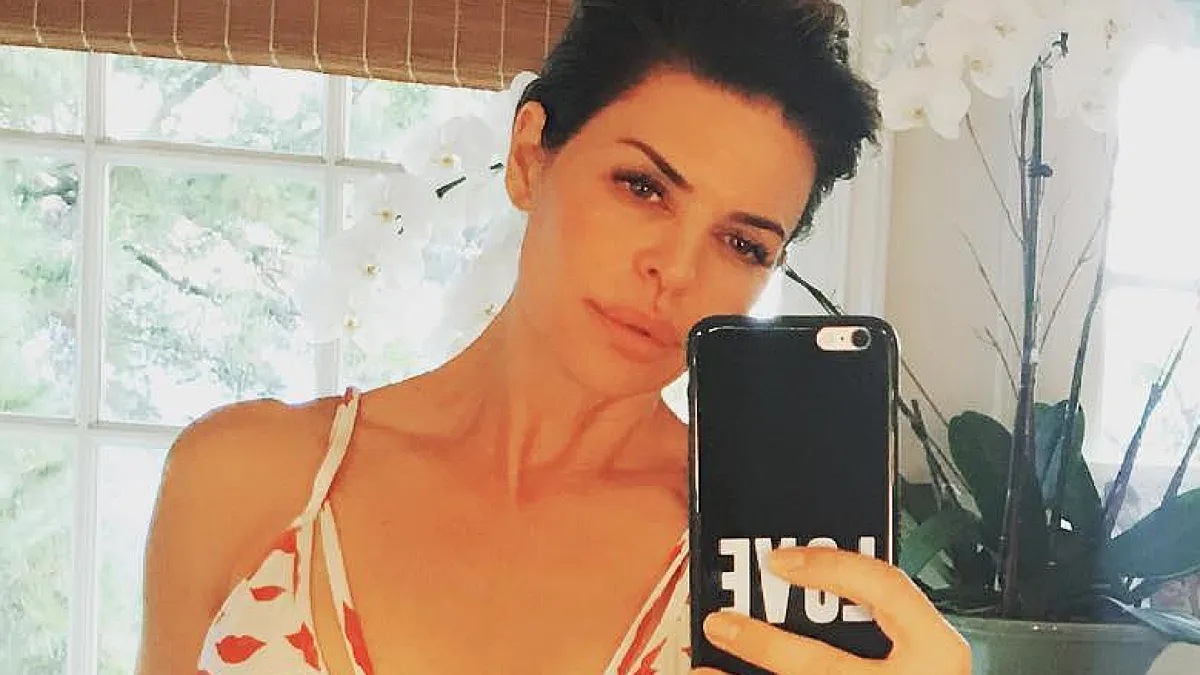 Lisa rinna bikini zoom b6071707 ac55 4d32 9531 9141fae85bcf