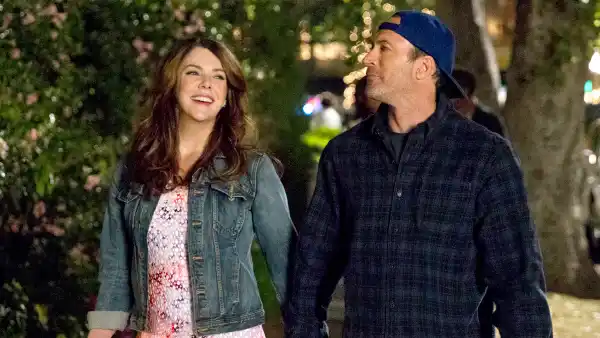 Lorelai and luke zoom a4dac52e 4fe8 4449 b245 18ca1b81bd45