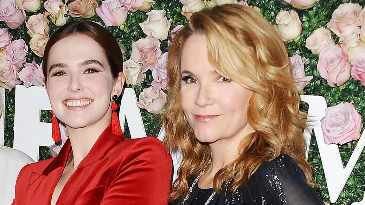 Madelyn Deutch Zoey Deutch Lea Thompson