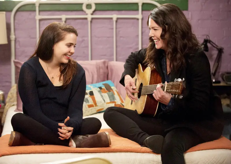 Mae whitman lauren graham 6aee5ee1 7226 4512 85d7 c01fea8779cc