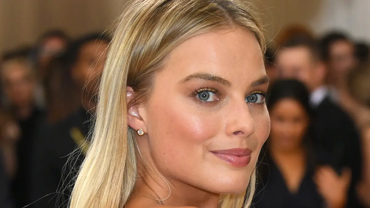 Margot Robbie Tan Beauty