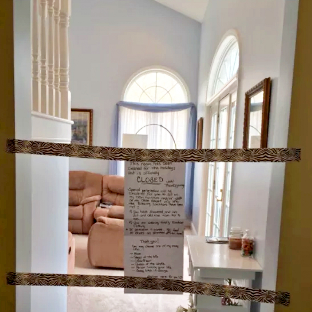 Living Room Thanksgiving Note