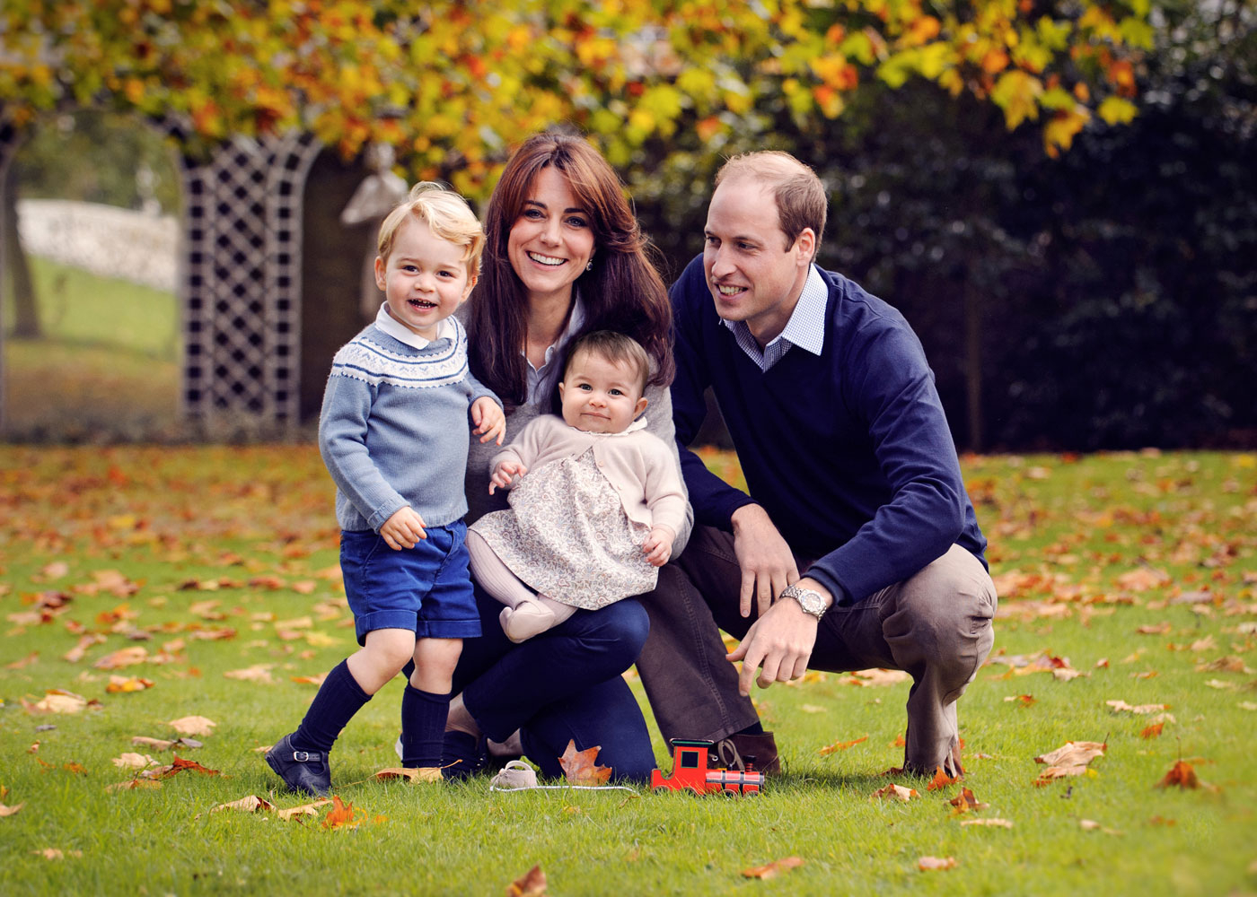 The Duke and Duchess of Cambridge release new family portrait