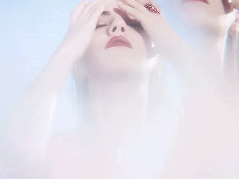 Mila Kunis - Gemfields (gif)