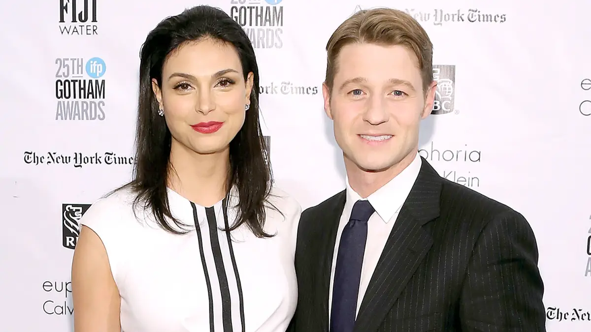 Morena Baccarin and Benjamin McKenzie