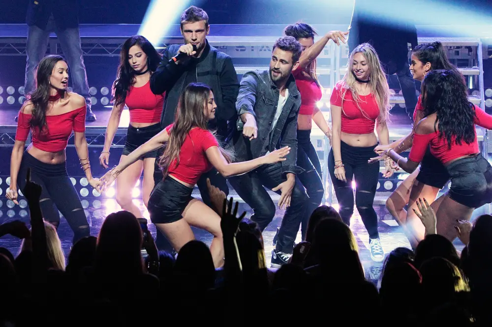 Nick Viall Corinne Olympios The Bachelor