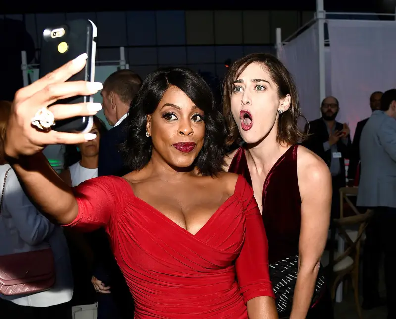 Niecy Nash, Lizzy Caplan