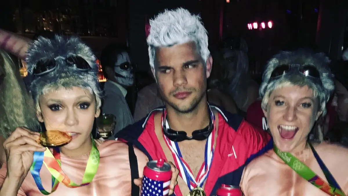 Nina dobrev taylor lautner zoom 8b7e1f0a 8965 4337 8ff7 46f2d28264d2