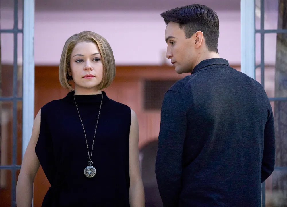 Rachel (Tatiana MAslany) and Ira (Ari Millen)