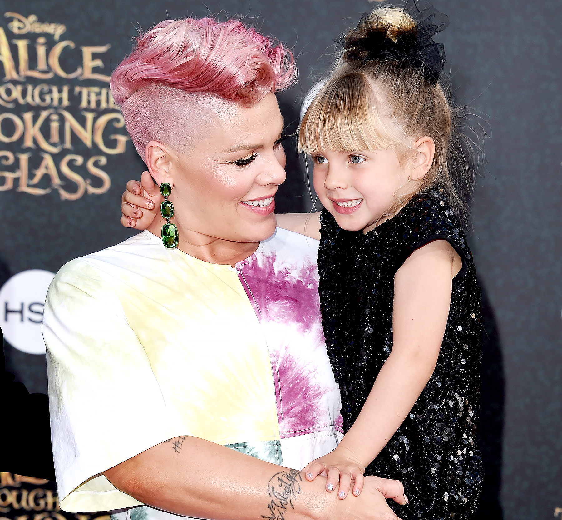 Pink and daughter c5a37d49 2e18 4e0b ba78 4fd3ab216b63
