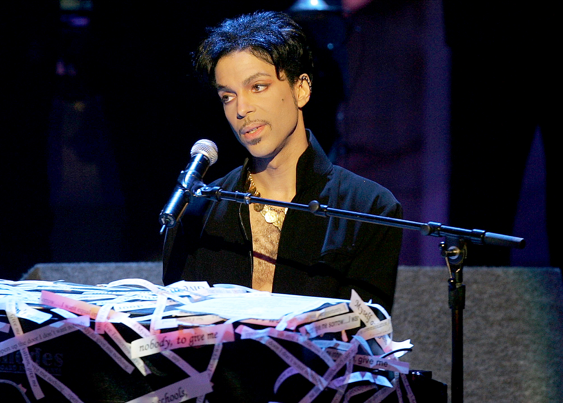 Prince performs on stage at the 36th NAACP Image Awards at the Dorothy Chandler Pavilion on March 19, 2005 in Los Angeles, California.