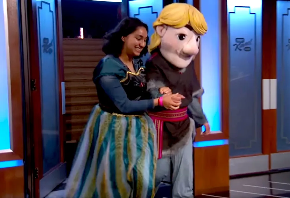 Kristen Bell helps a student pull off a &lsquo;Frozen&rsquo;-Themed Promposal