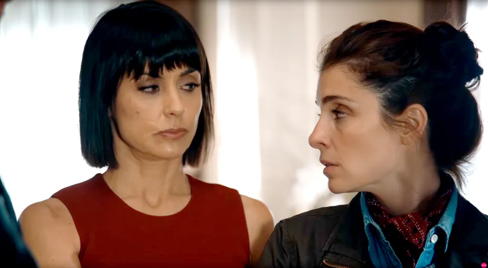 Quinn (Constance Zimmer) and Rachel (Shiri Appleby) on UnREAL