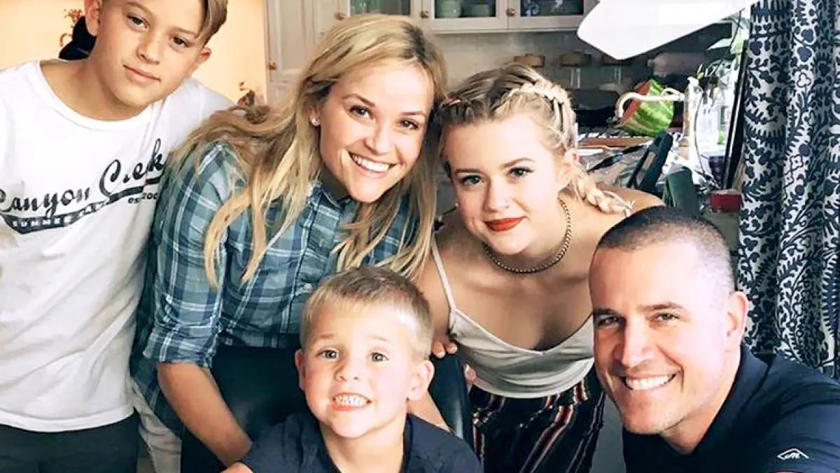 Reese Witherspoon, Jim Toth, Deacon, Ava and Tennessee