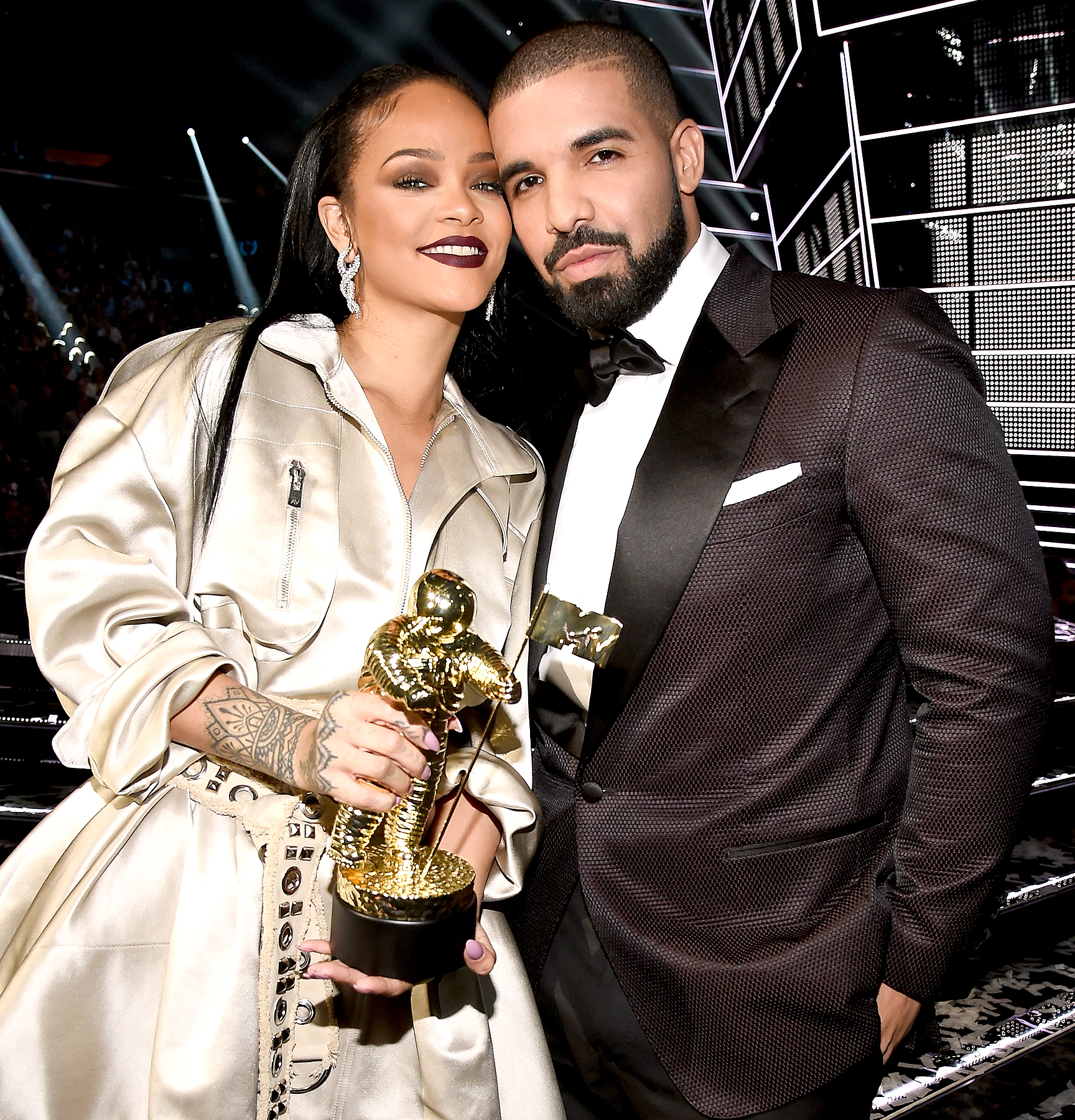 Rihanna and drake zoom 6bd8bcaa 8871 40b9 8774 e94aea90748e