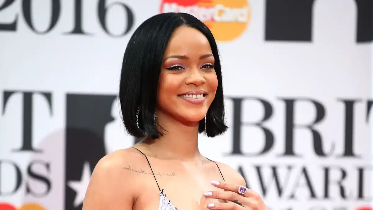 Rihanna e59ef60e c54d 42e9 a062 e04a14771b53