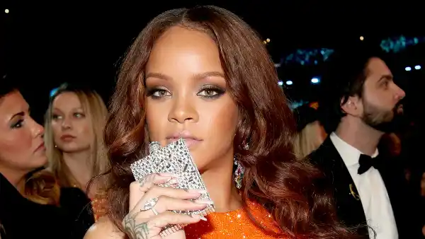 Rihanna flask zoom 7100f464 bdf9 446c 9e30 adc570f6aa33