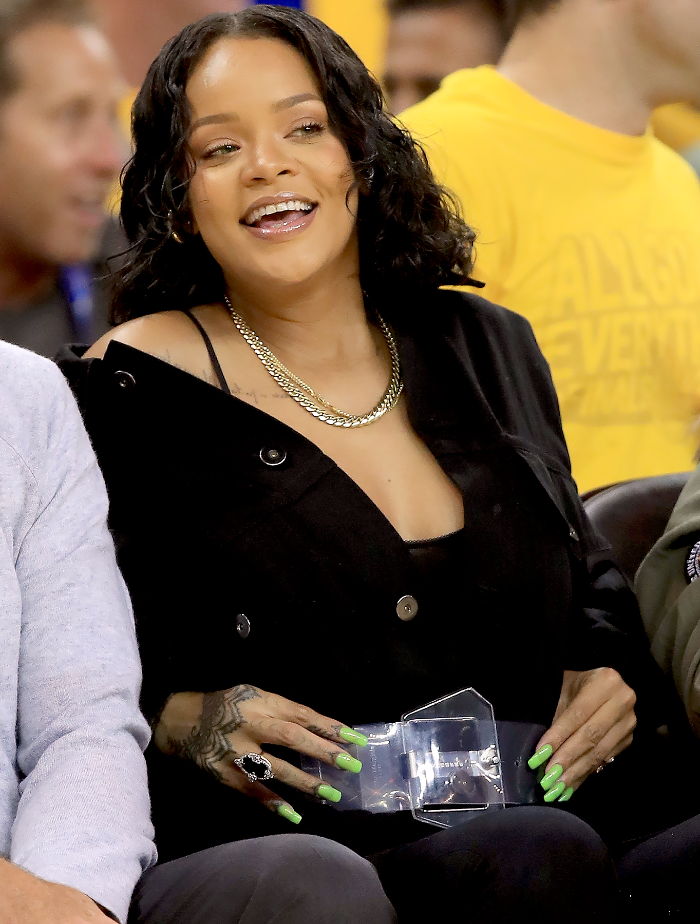 Rihanna nba smiling 3eea5fd7 b367 485a 8ba1 8da75180e964