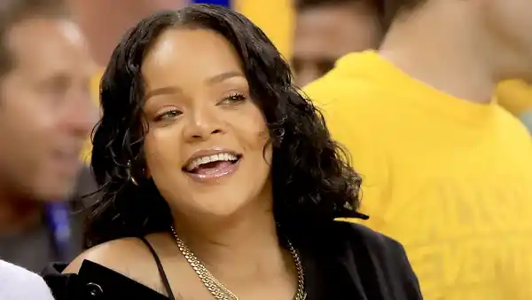 Rihanna nba smiling 3eea5fd7 b367 485a 8ba1 8da75180e964