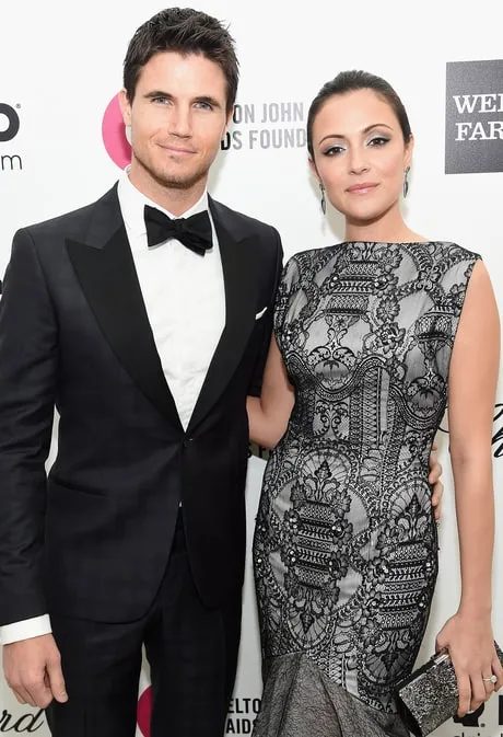 Robbie Amell and Italia Ricci