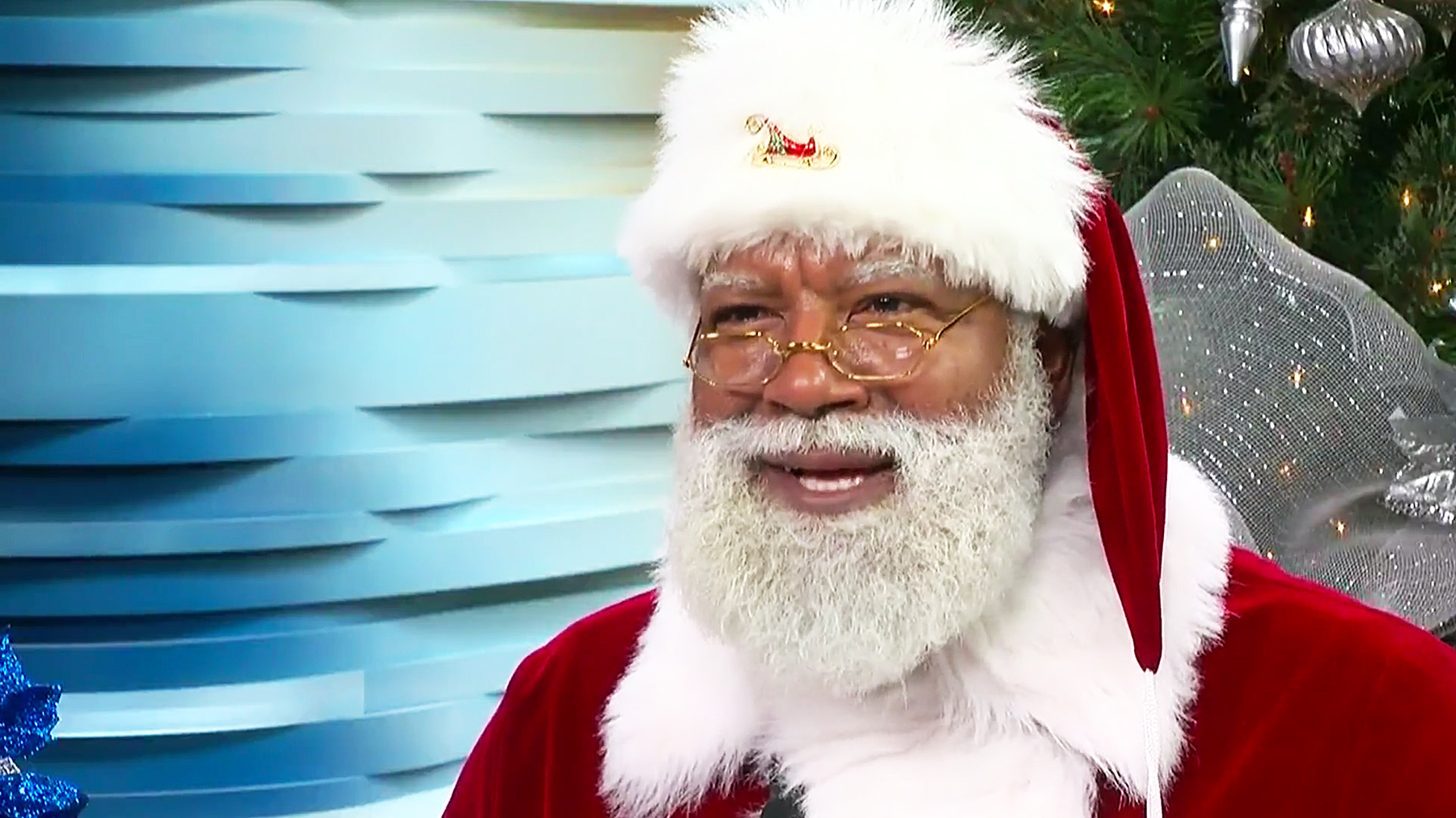 Santa larry 02 632177db 48e8 4c22 9153 da0e4621f696