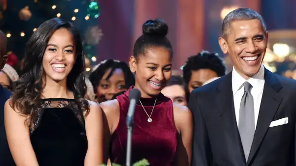 Sascha, Malia and Barack Obama