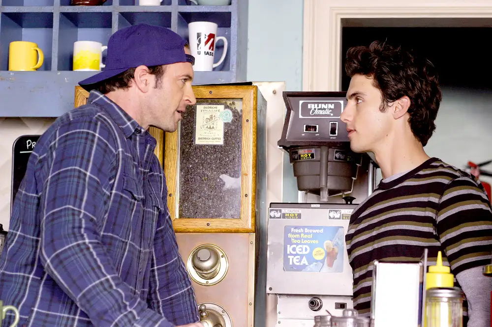 Scott Patterson and Milo Ventimiglia in Gilmore Girls.