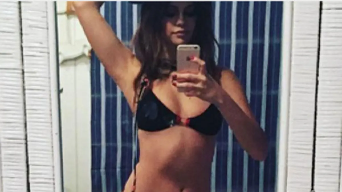 Selena Gomez shows off her bikini body