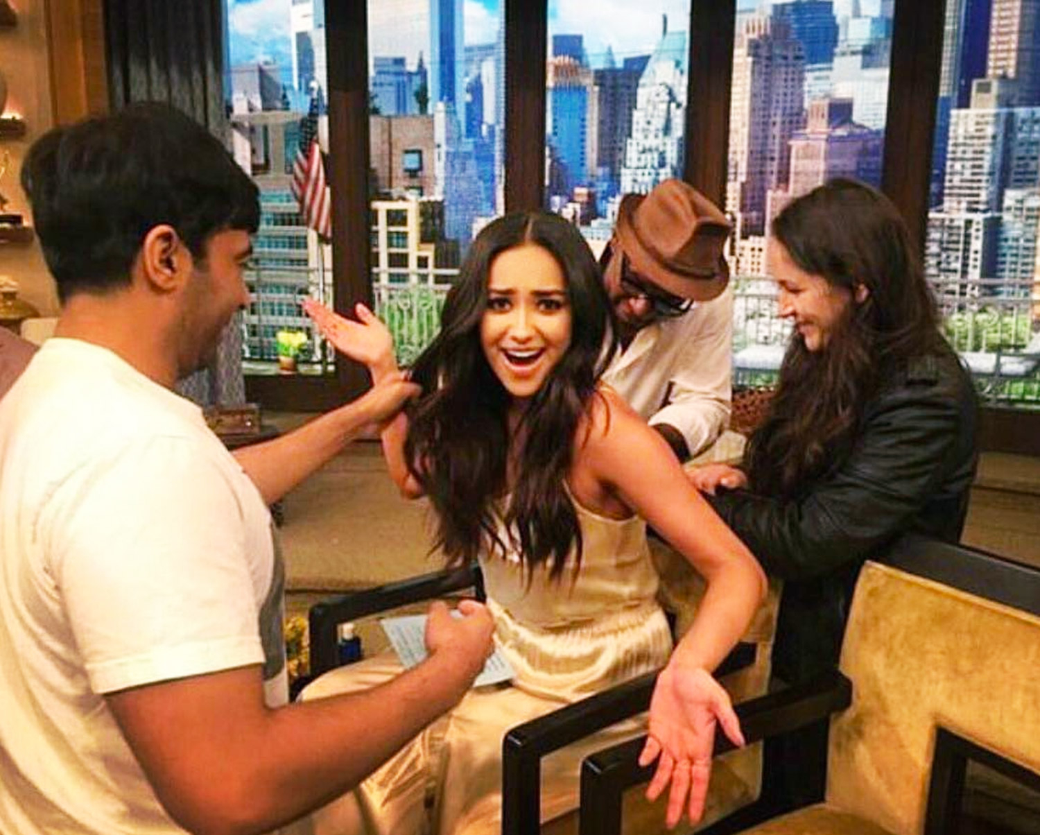 Shay mitchell afca3434 20bd 4045 a951 30fcab402869