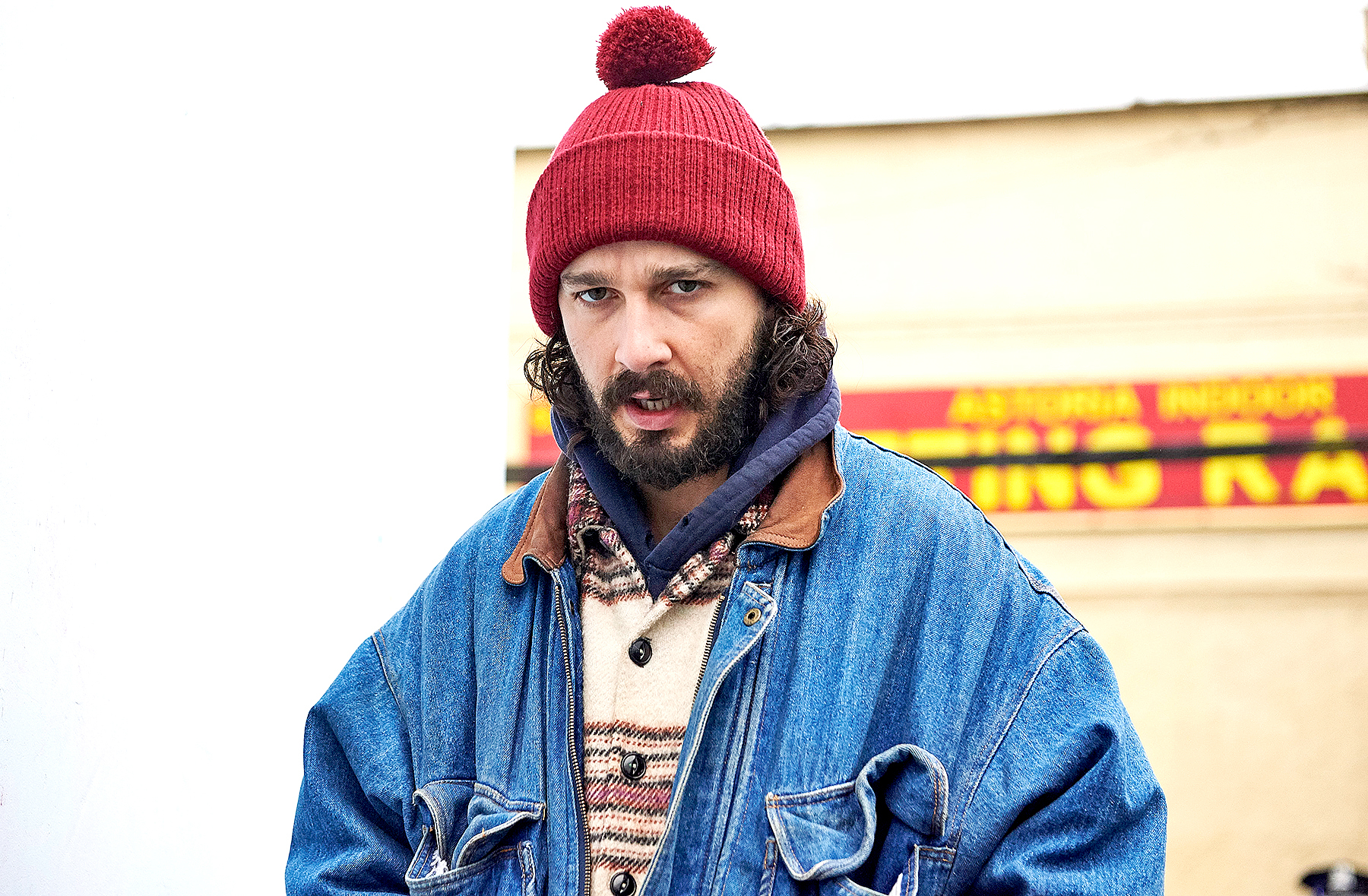 Shia labeouf 1ec74ca7 6640 4007 80cd da5528ddec88