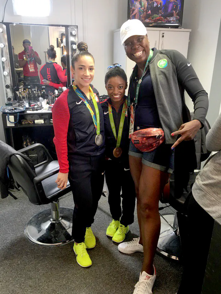 Simone biles aly raisman leslie jones zoom ffdbb986 3c87 4f25 a21c fd8db89da9a5