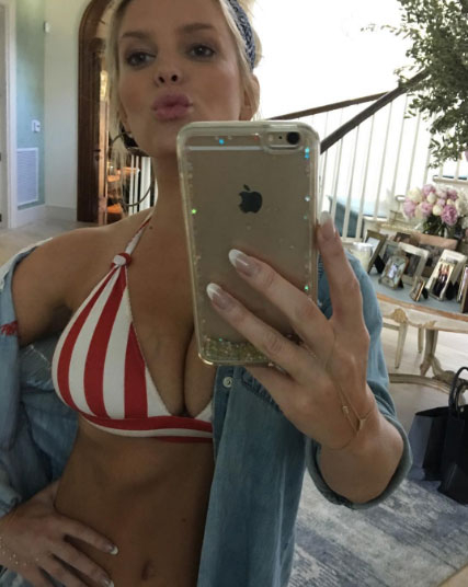 Jessica Simpson wows in her patriotic Memorial Day bikini