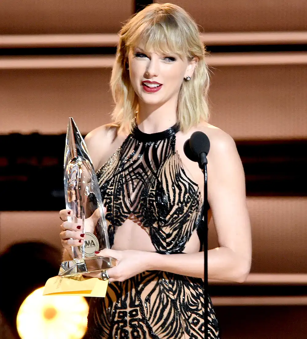 Taylor Swift presents an award on stage at the 50th Annual CMA Awards at the Bridgestone Arena on Nov. 2, 2016 in Nashville.
