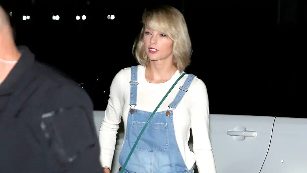 Taylor Swift goes shopping at a Clothes Outlet store, late at night in Gold Coast.