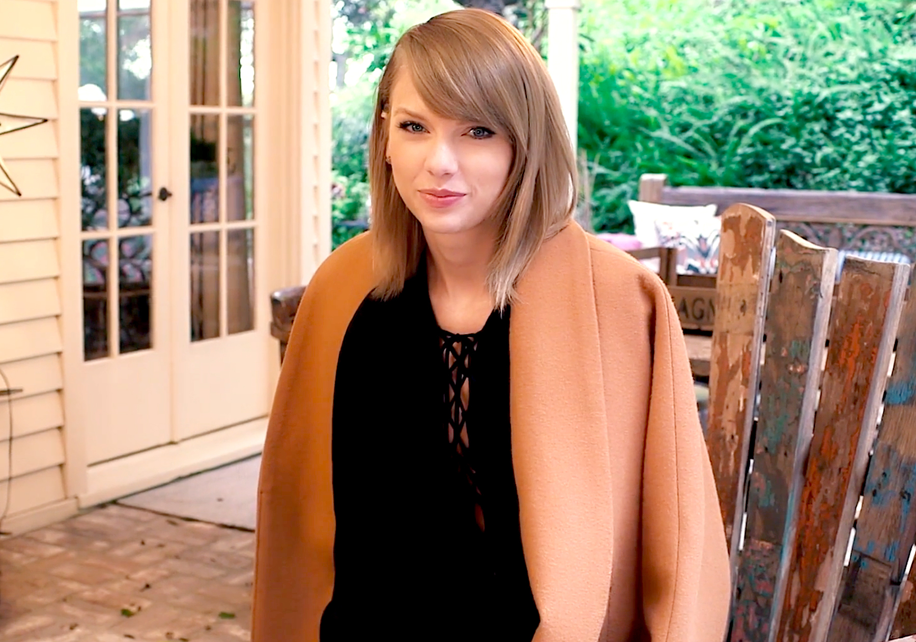 Taylor swift zoom f502ee0a 0b85 4bb2 923a 8929479ae334