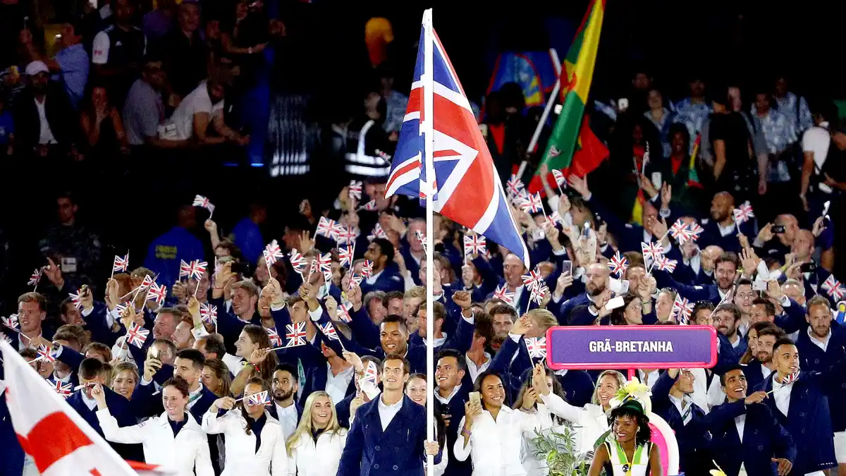 Flag bearer Andy Murray of Great Britain leads his team during the Opening Ceremony of the Rio 2016 Olympic Games at Maracana Stadium on August 5, 2016 in Rio de Janeiro, Brazil.